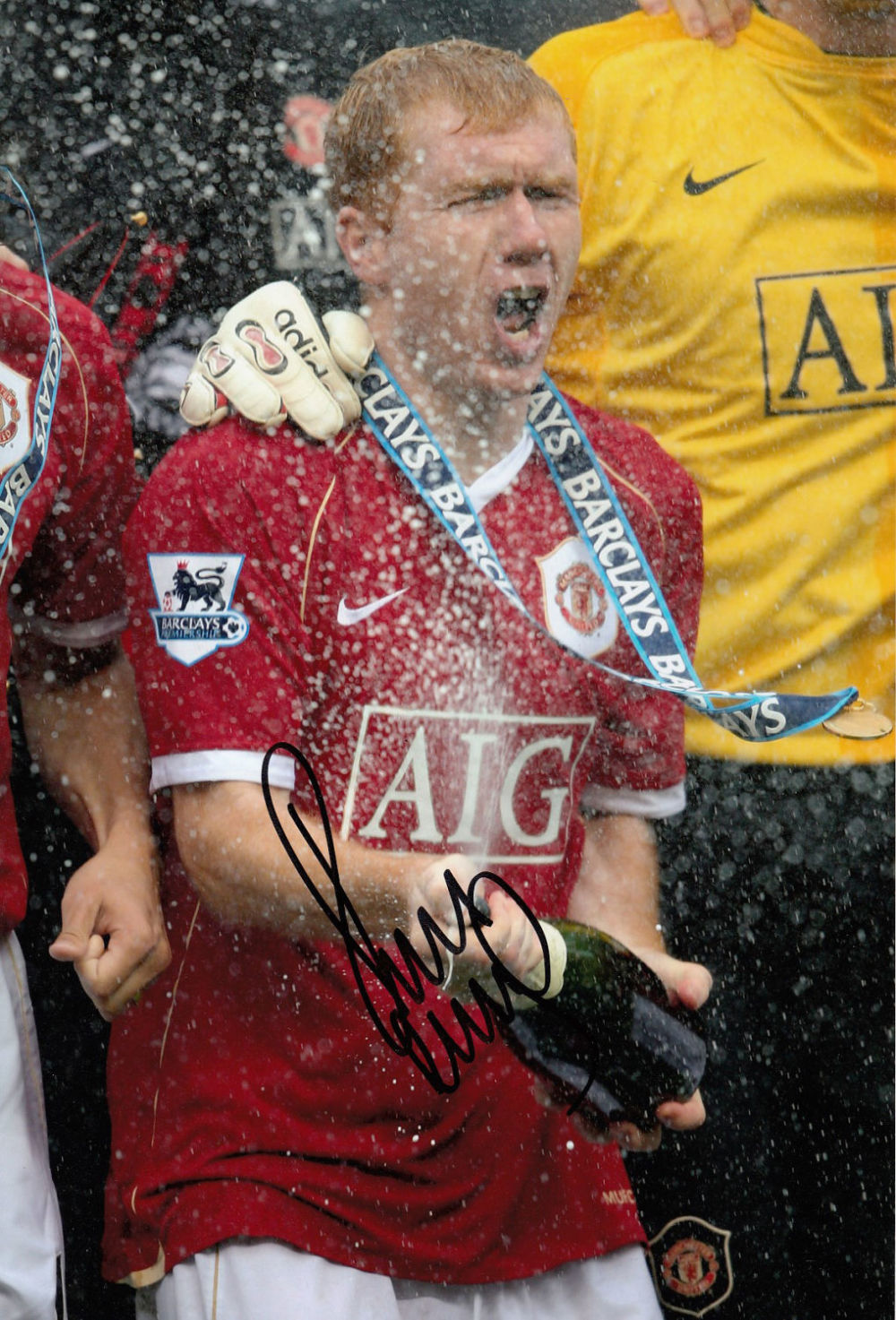 Lot 368: Autographed PAUL SCHOLES 12 x 8 photo :...