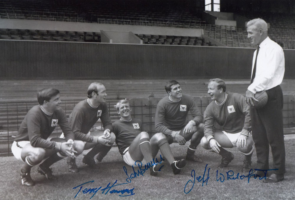 Lot 372: Autographed NOTTM FOREST 12 x 8 photo :...