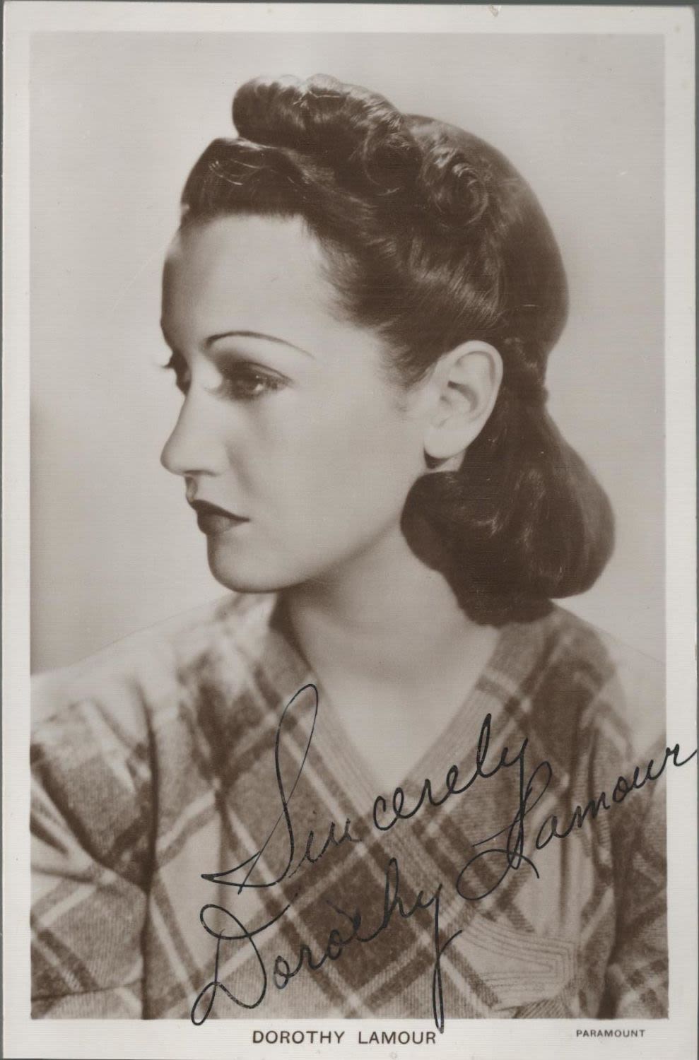 Lot 712: Dorothy Lamour Signed 5x3 vintage black and white...