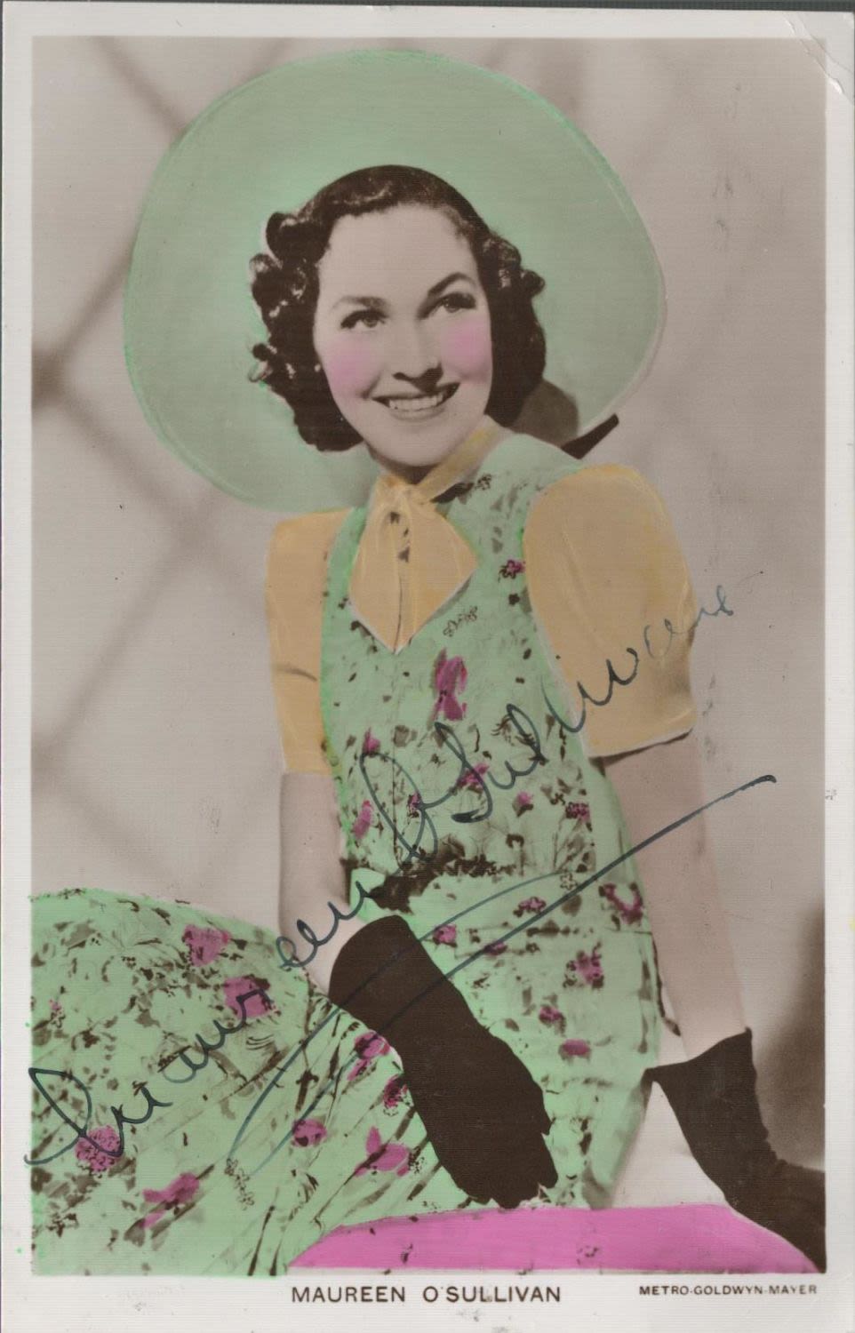 Lot 735: Maureen O'Sullivan Signed 5x3 colour photo. Good Condition....