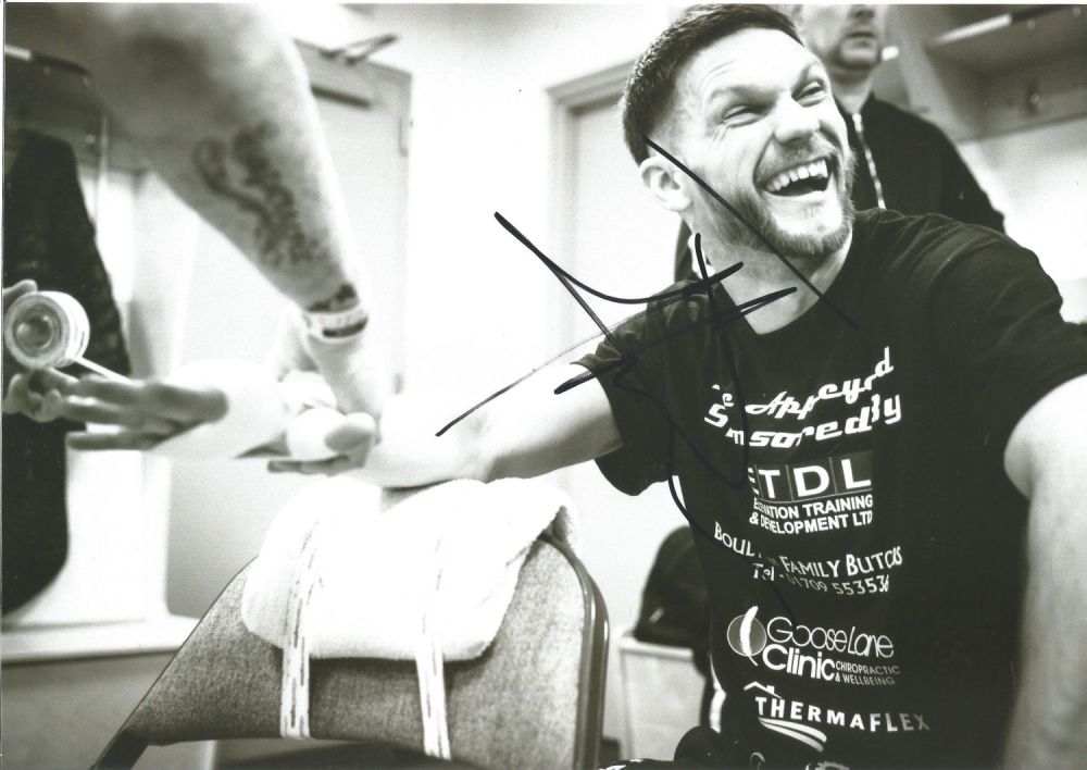 Lot 519: Boxing, Lee Appleyard signed 12x8 black and white...