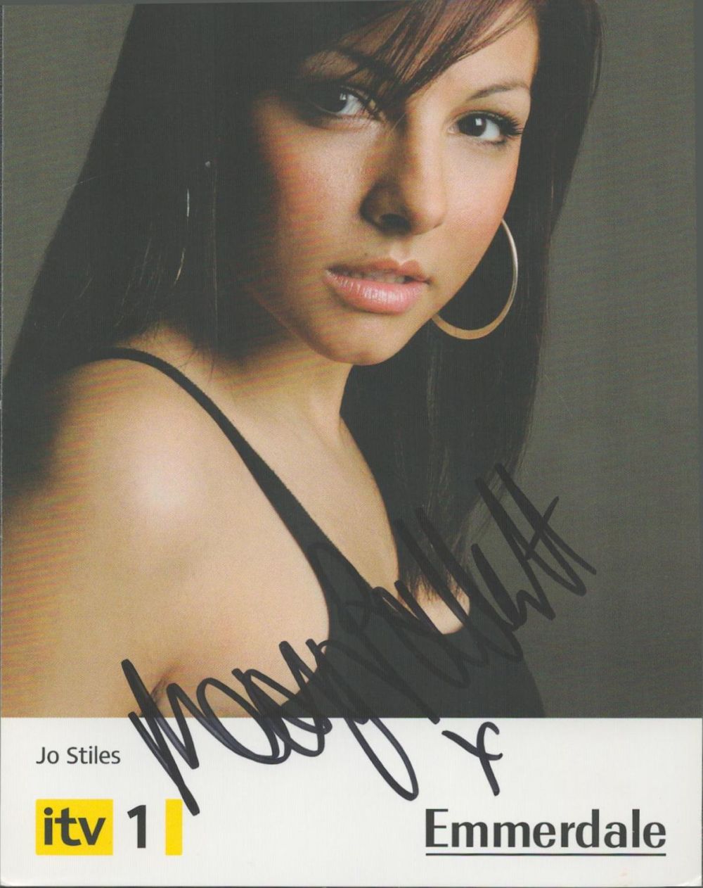 Lot 600: Roxanne Pallett signed 6x4 colour Emmerdale promo photo....