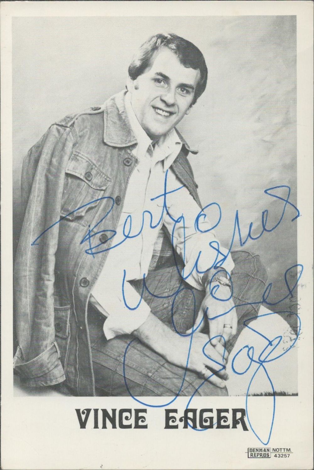 Lot 621: Vince Eager signed vintage 6x4 black and white...