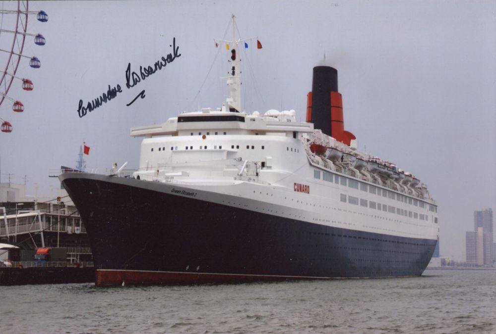 Lot 577: Cunard QE2 8x12 inch photo signed by Commodore...