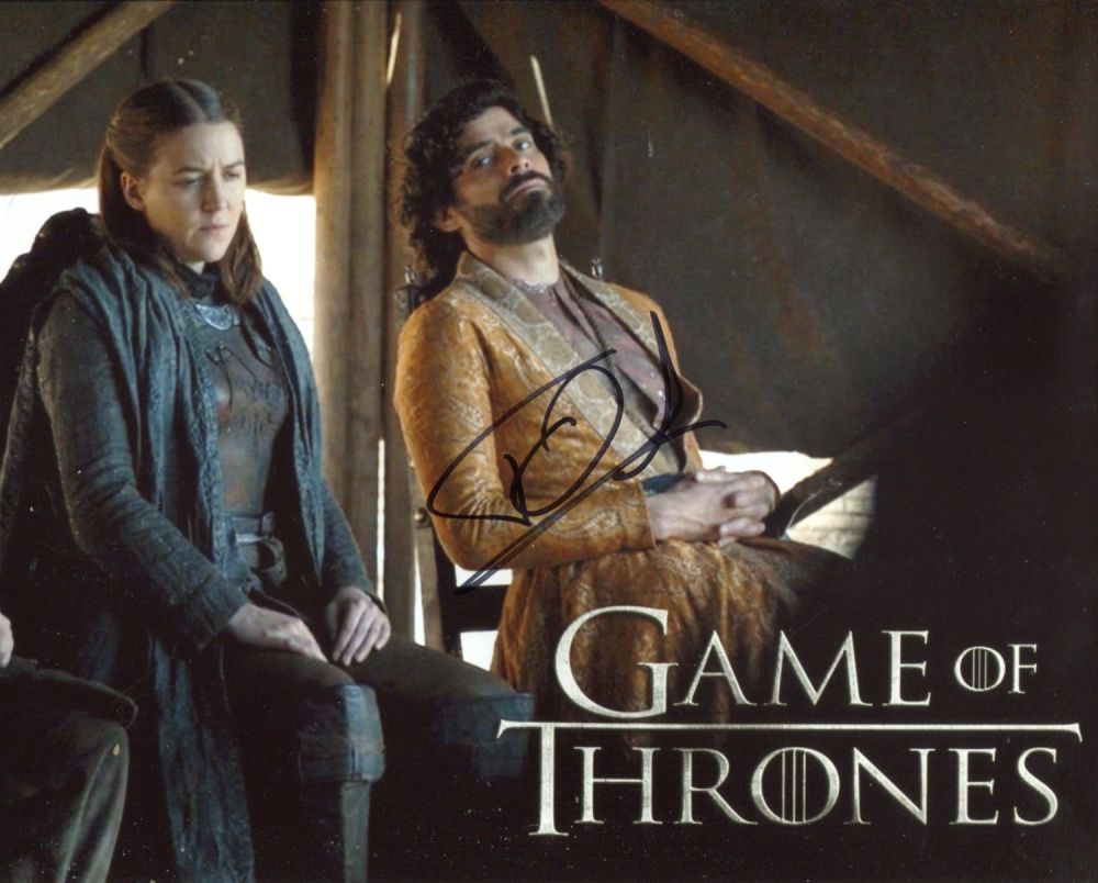 Lot 742: Game of Thrones 8x10 scene photo signed by...