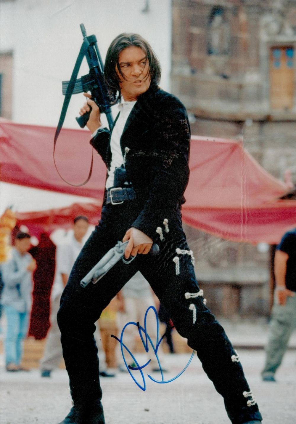 Lot 247: Antonio Banderas signed 12x8 colour photo. Good condition....