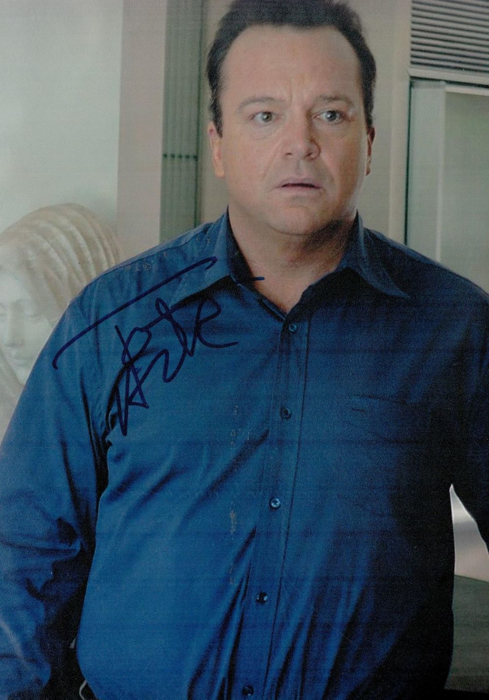 Lot 251: Tom Arnold signed 12x8 colour photo. Good condition....
