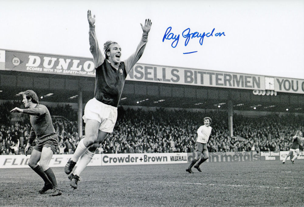 Lot 258: Autographed Ray Graydon 12 X 8 Photo :...
