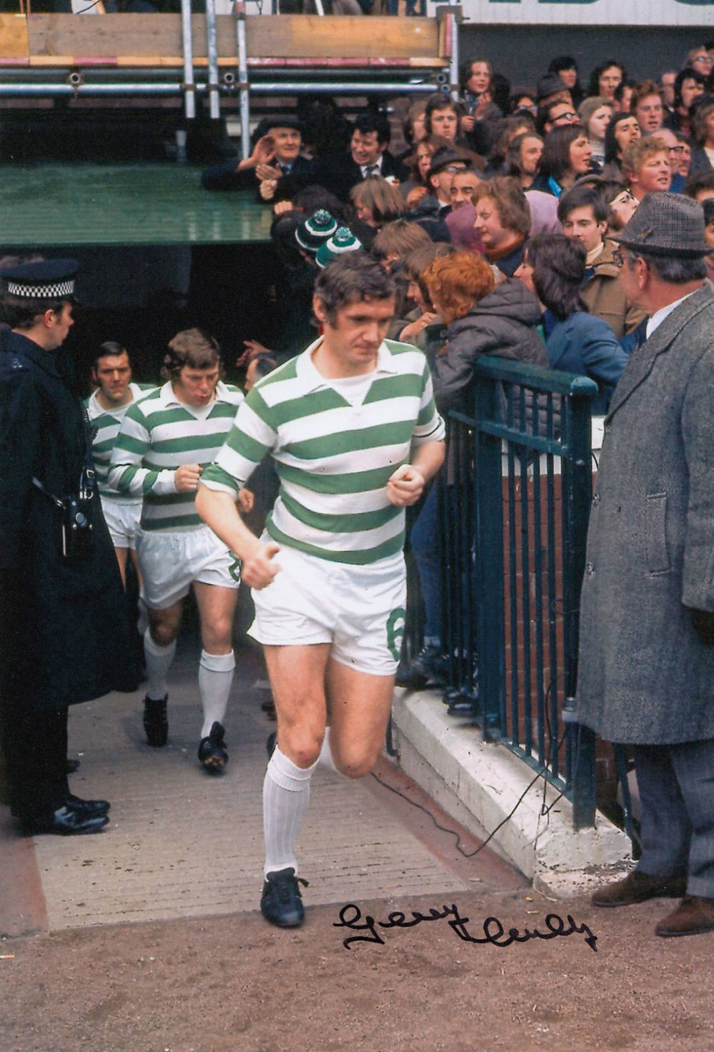Lot 265: Autographed George Connelly 12 X 8 Photo :...