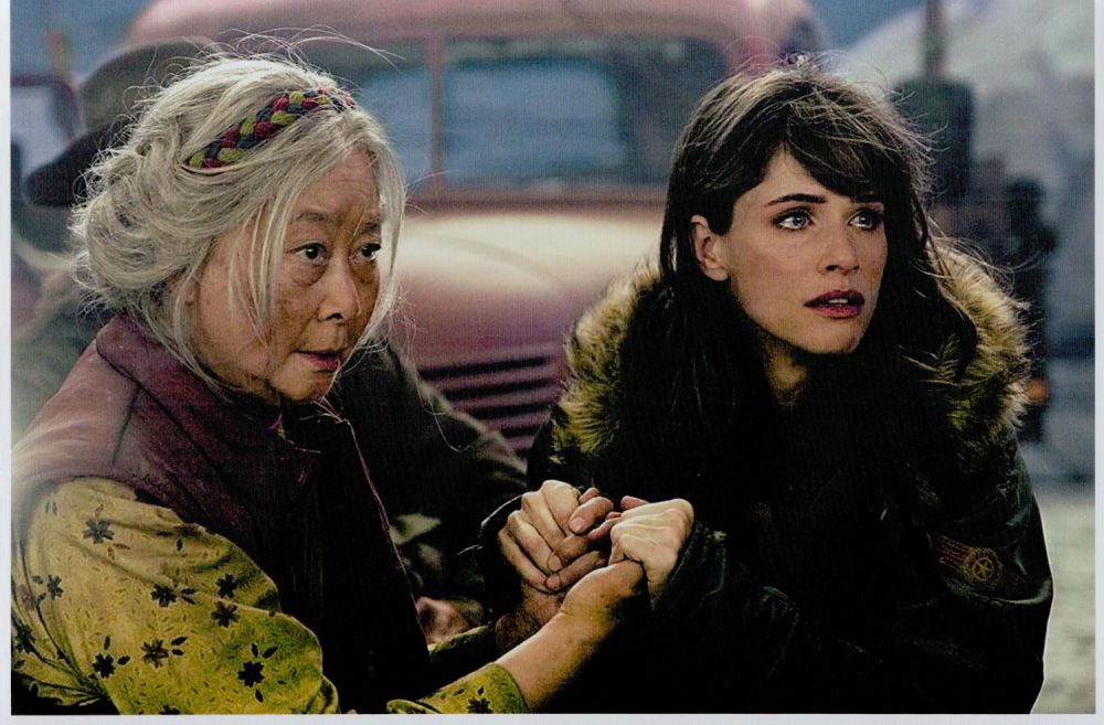 Lot 292: Amanda Peet Signed 12 x 8 inch Colour...