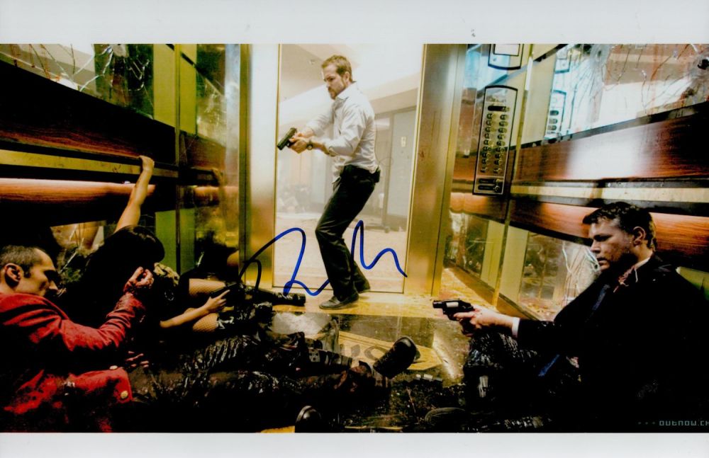 Lot 297: Ryan Reynolds Signed 12 x 8 inch Colour...
