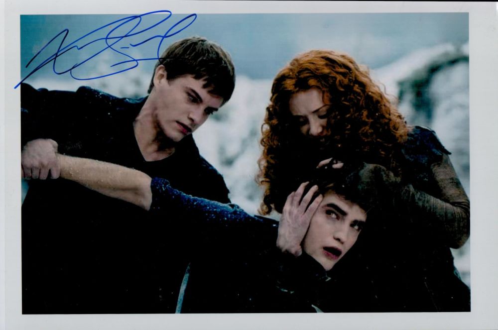 Lot 301: Xavier Samuel (Twilight) Signed 12x8 inch Colour Photo....