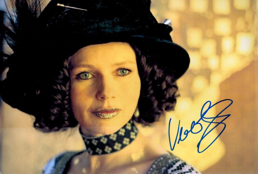 Lot 320: German Actress Veronica Ferres Signed 12x8 inch Colour...