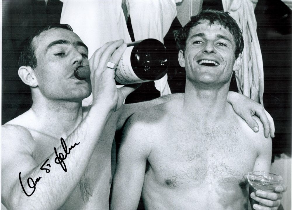 Lot 635: Liverpool Legend Ian St John Signed 16 x...