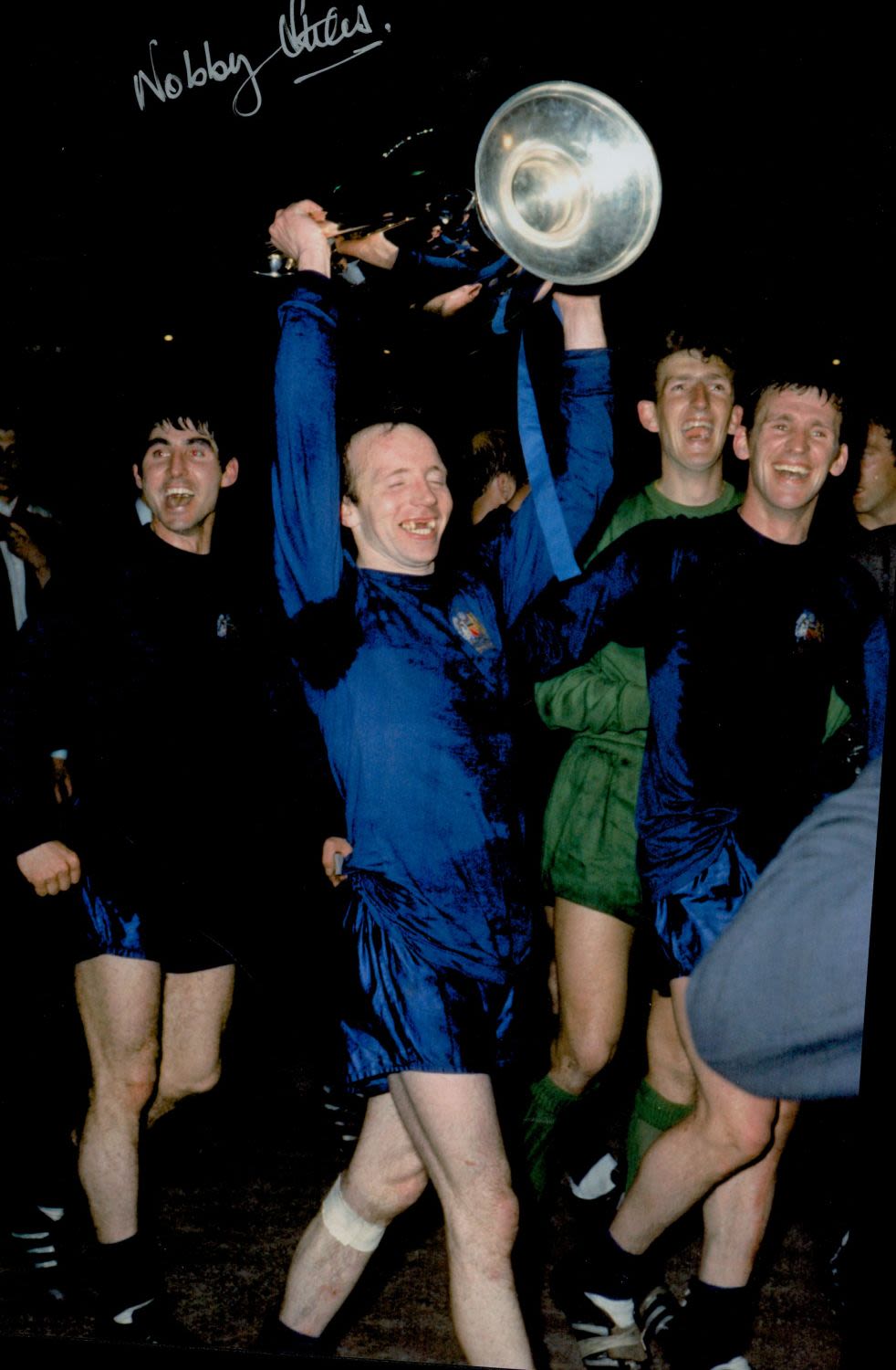Lot 650: Former Man Utd Star Nobby Stiles Signed 12...