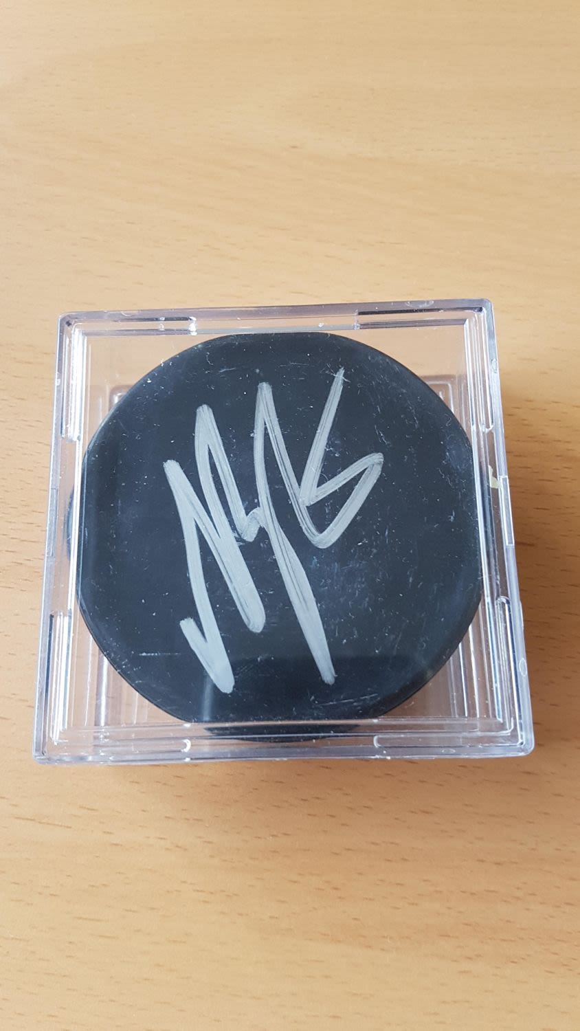 Lot 661: American Ice Hockey Player Magnus Paajarvi Signed Official...