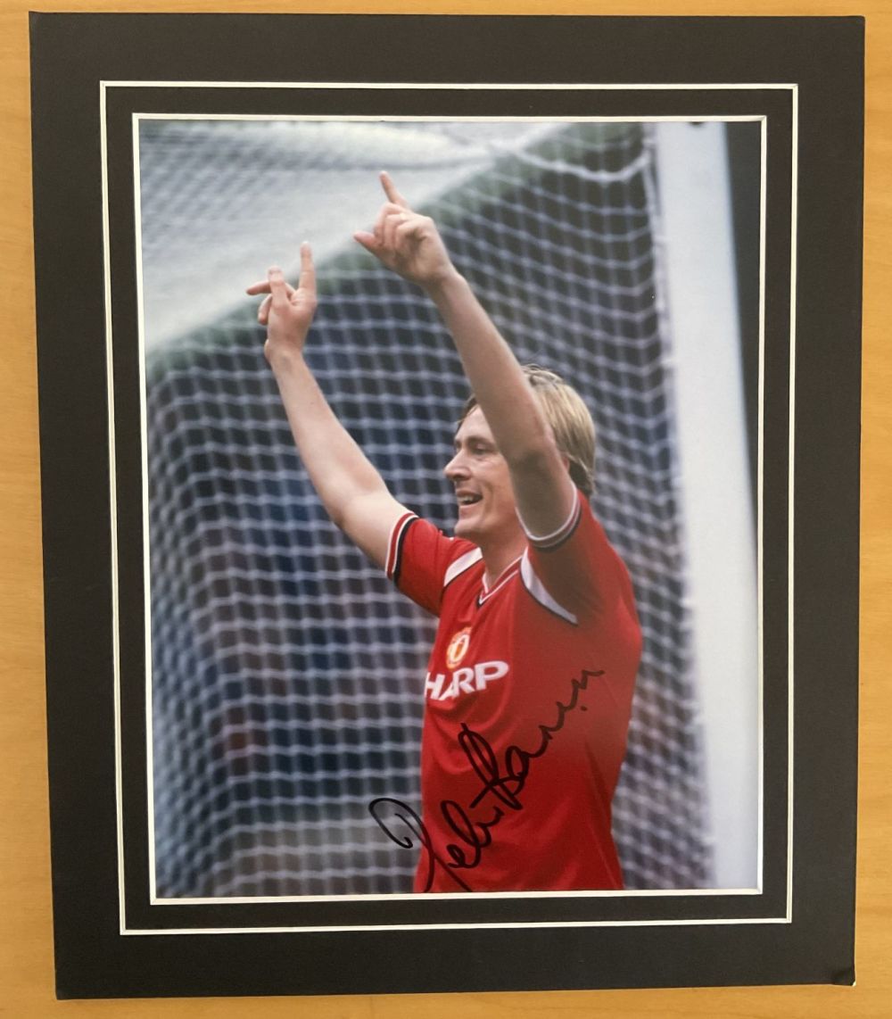 Lot 606: Former Manchester United Star Peter Barnes Signed 10x8...