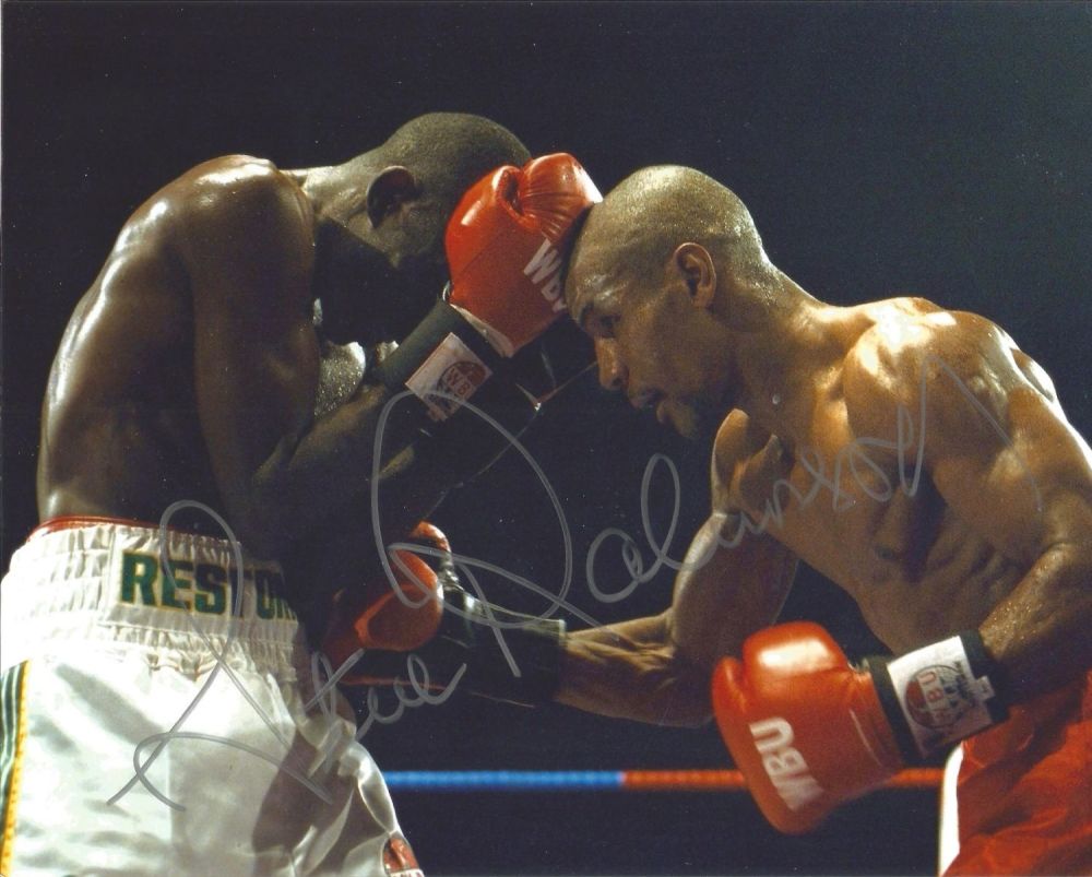 Lot 644: Boxing Steve Robinson 10x8 Signed Colour Photo Pictured...