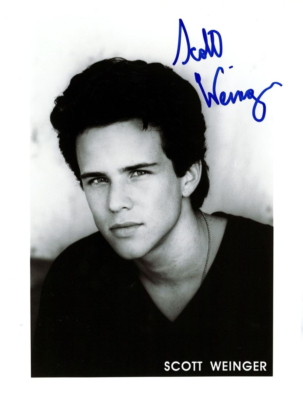 Lot 290: Scott Weinger Signed 10x8 inch black and white...