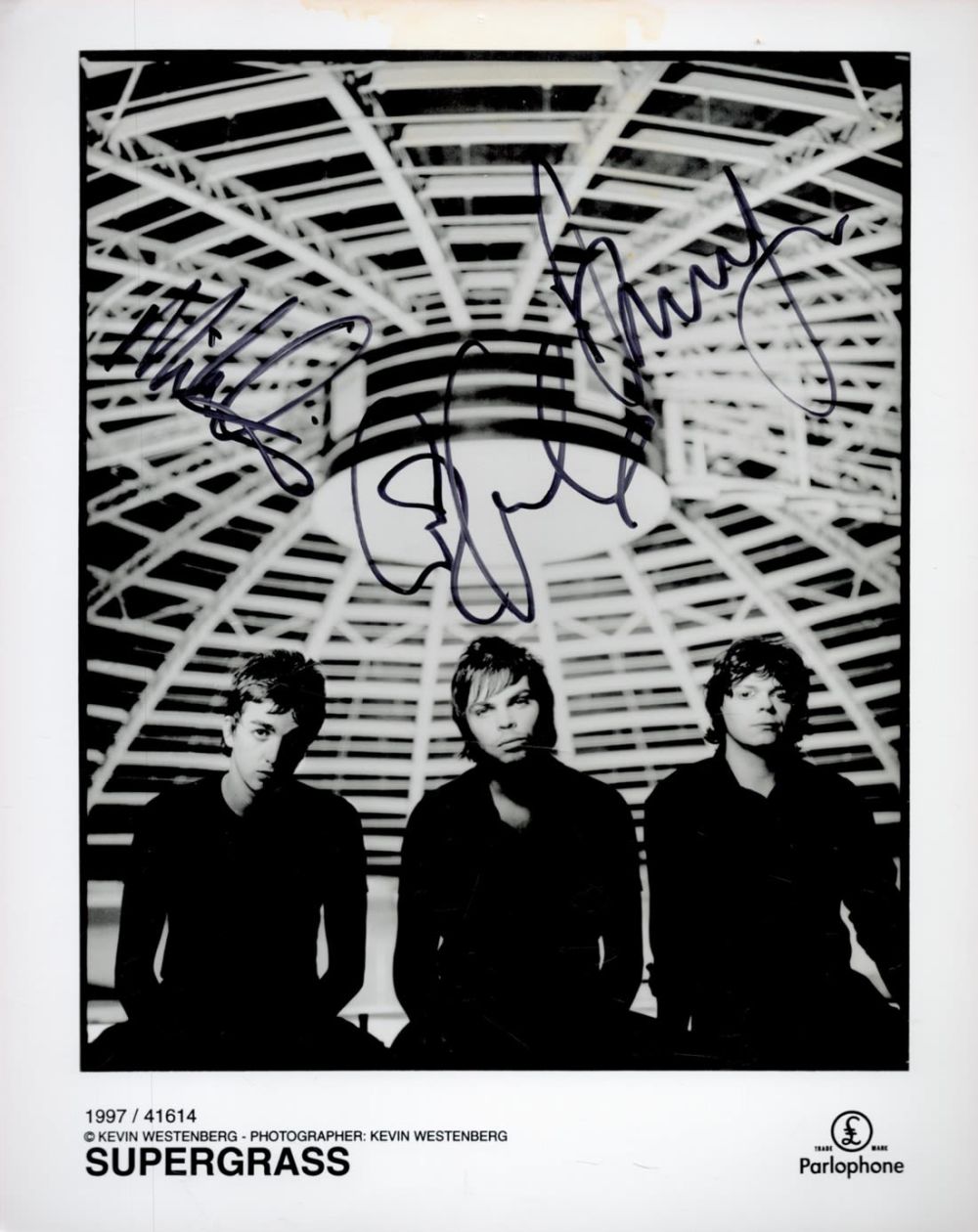 Lot 449: Supergrass multisigned 10x8 black and white promo photo...