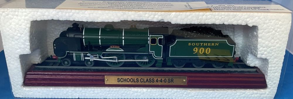 Lot 488: Model, Schools Class 4-4-0 SR collectable model Locomotive...