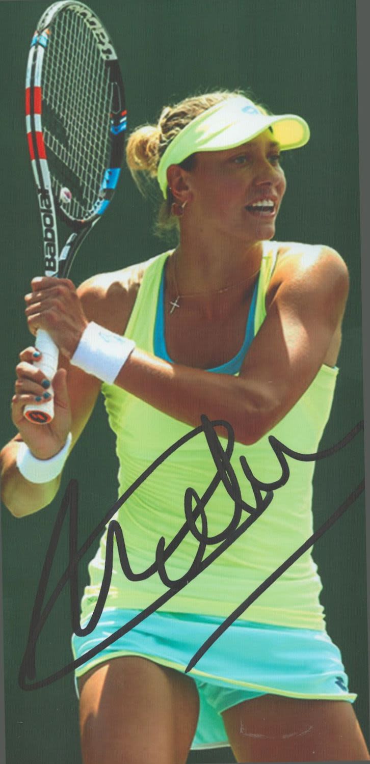 Lot 592: Tennis Yannina Wickmayer signed 6x4 colour photo. Good...
