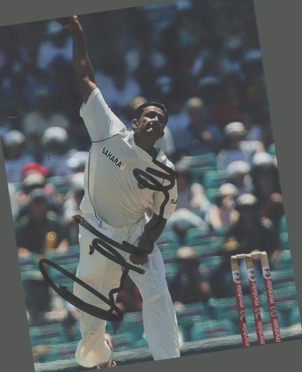 Lot 619: Cricket Anil Kumble signed India 8x6 colour photo....