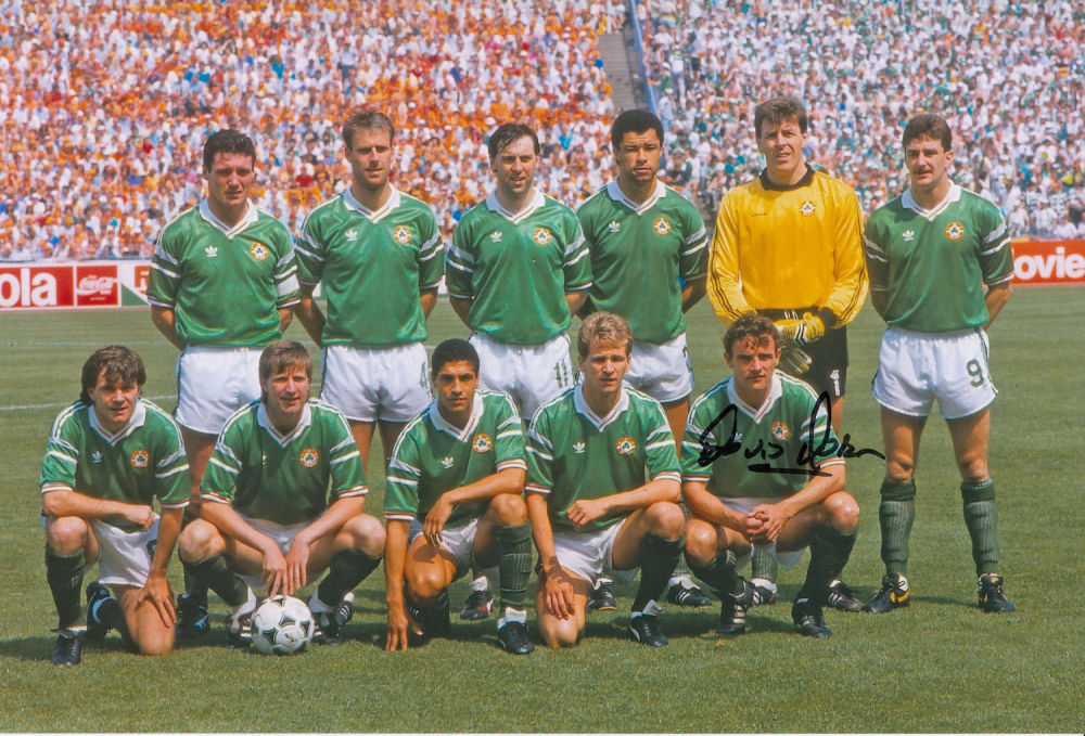 Lot 301: Autographed Kevin Moran 12 X 8 Photo :...