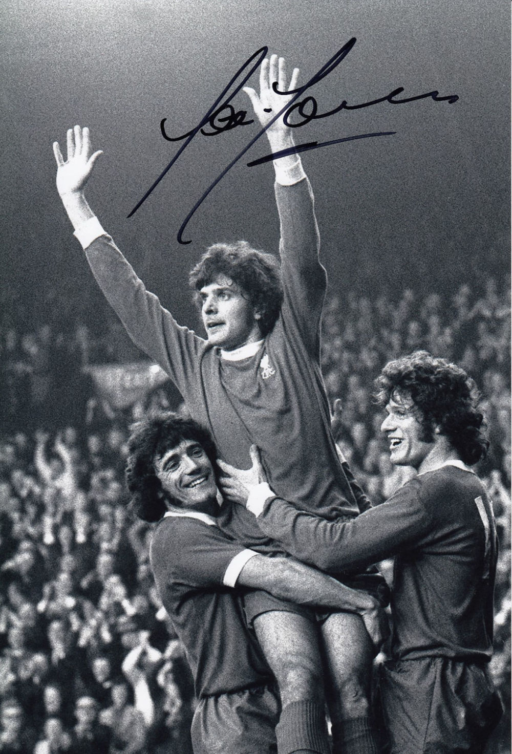 Lot 307: Autographed Peter Cormack 12 X 8 Photo :...