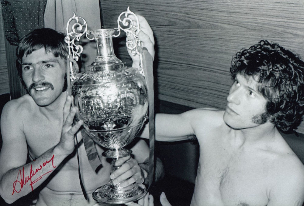 Lot 310: Autographed Steve Heighway 12 X 8 Photo :...