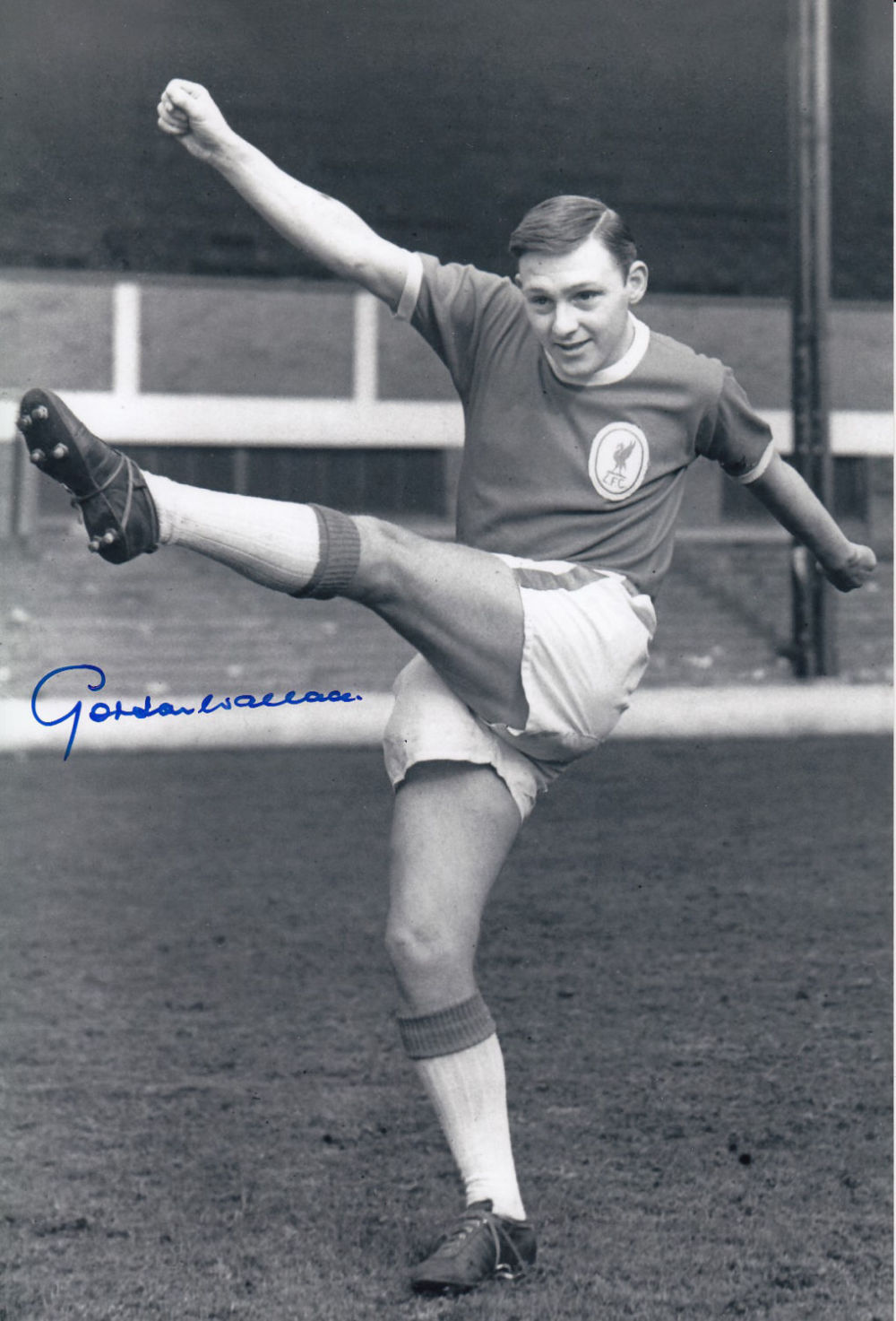 Lot 322: Autographed Gordon Wallace 12 X 8 Photo :...