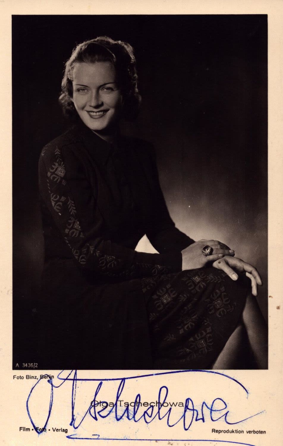 Lot 67: Olga Chekhova signed 6x4 vintage black and white...