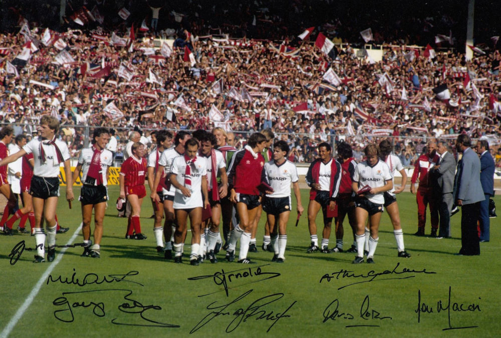 Lot 190: Football Signed Man United 1983 12 X 8...