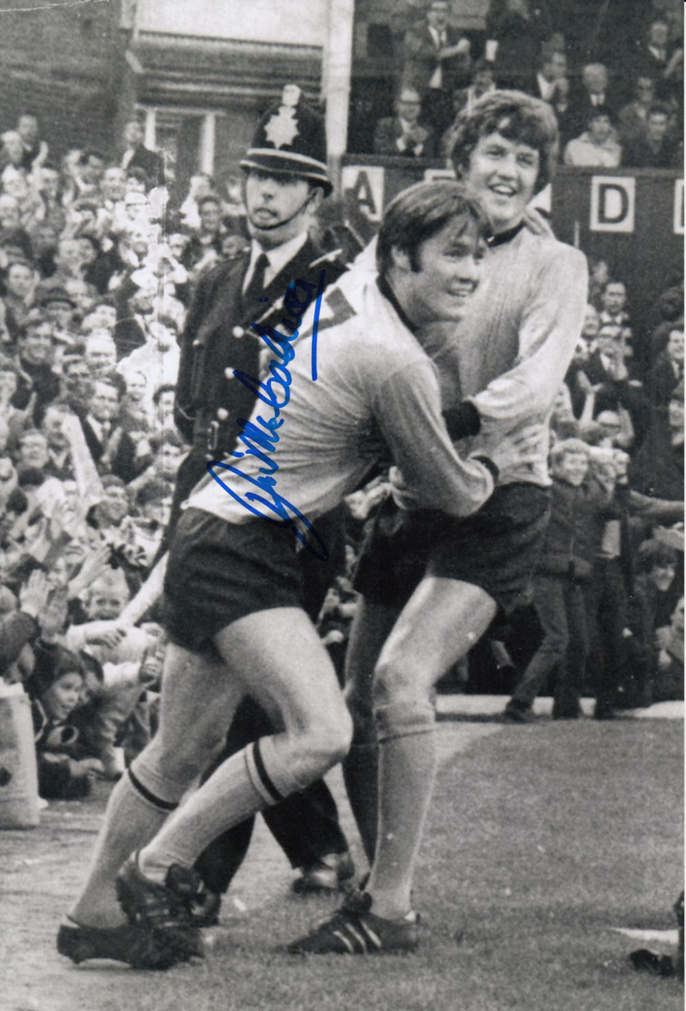 Lot 577: Autographed Jim Mccalliog 12 X 8 Photo: B/W,...