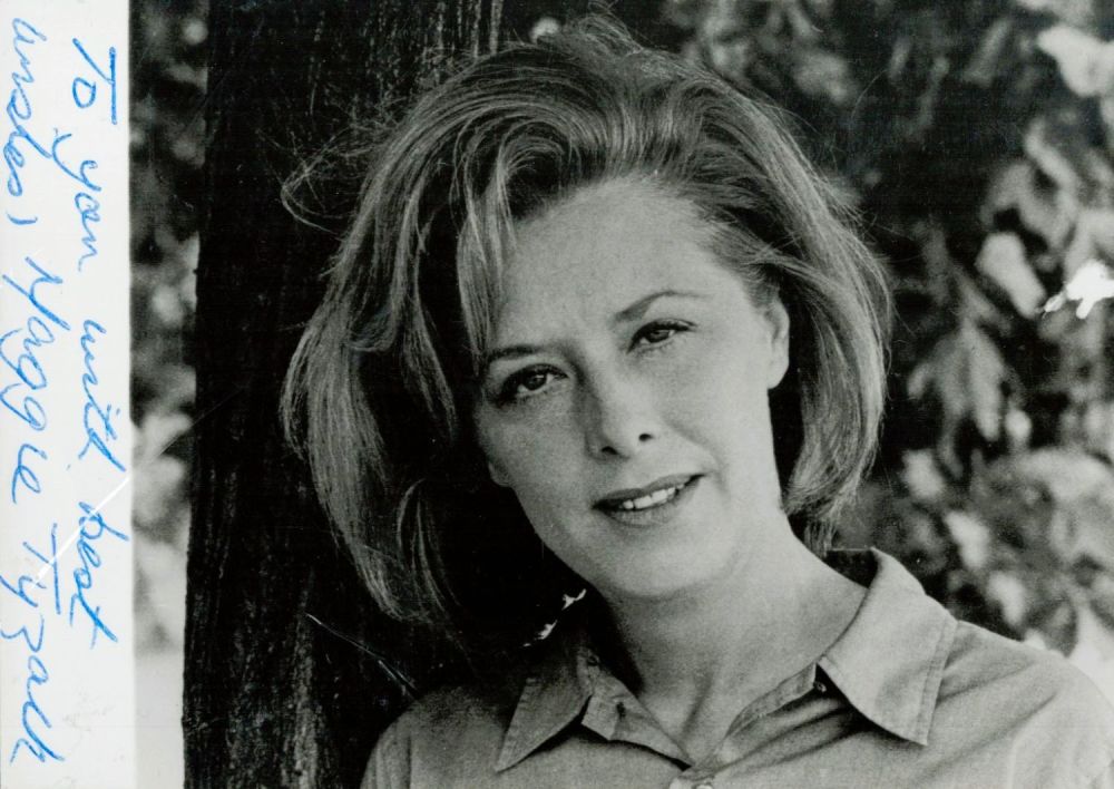 Lot 300: Margaret Tyzack Signed Black and White Photo Actress...