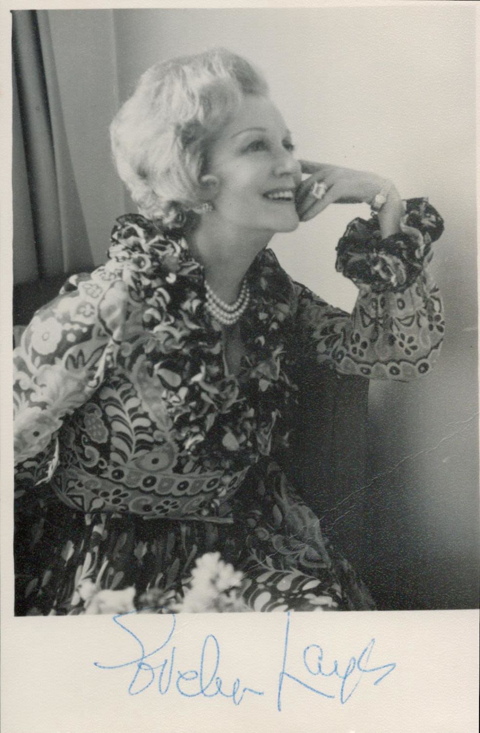Lot 313: Evelyn Laye Signed Black and White Photo Actress...