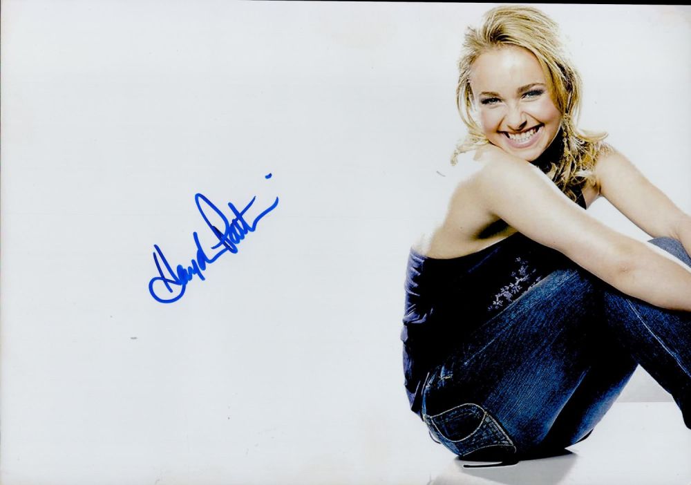 Lot 333: Hayden Panettiere Signed Colour Photo American and Actress...