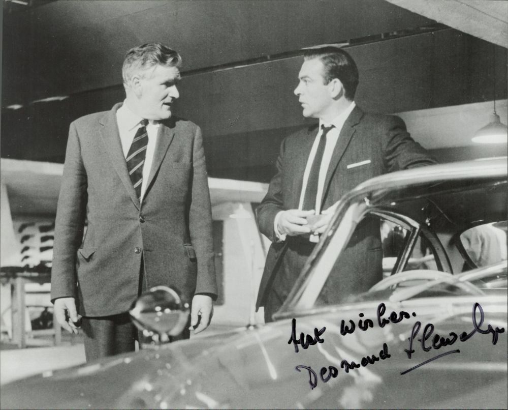 Lot 427: Desmond Llewelyn, a signed 10x8 photo. Actor who...