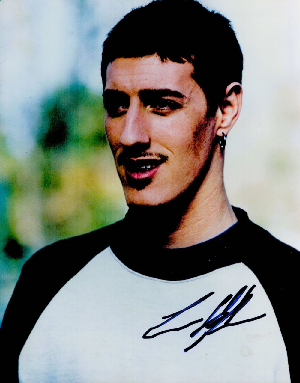 Lot 442: Eric Balfour signed 10x8 inch colour photo. Good...