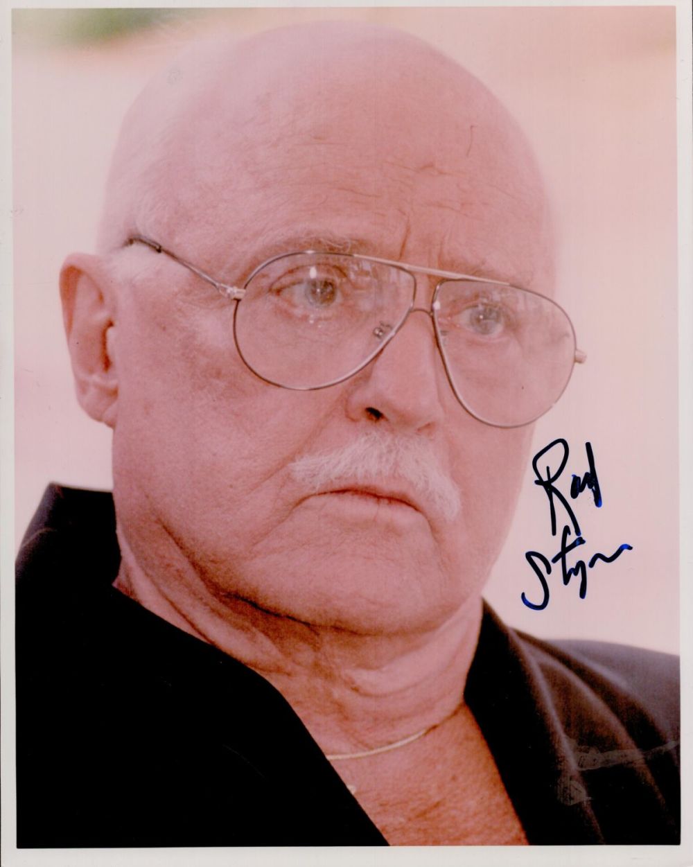 Lot 466: Rod Steiger signed 10x8 inch colour photo. Good...