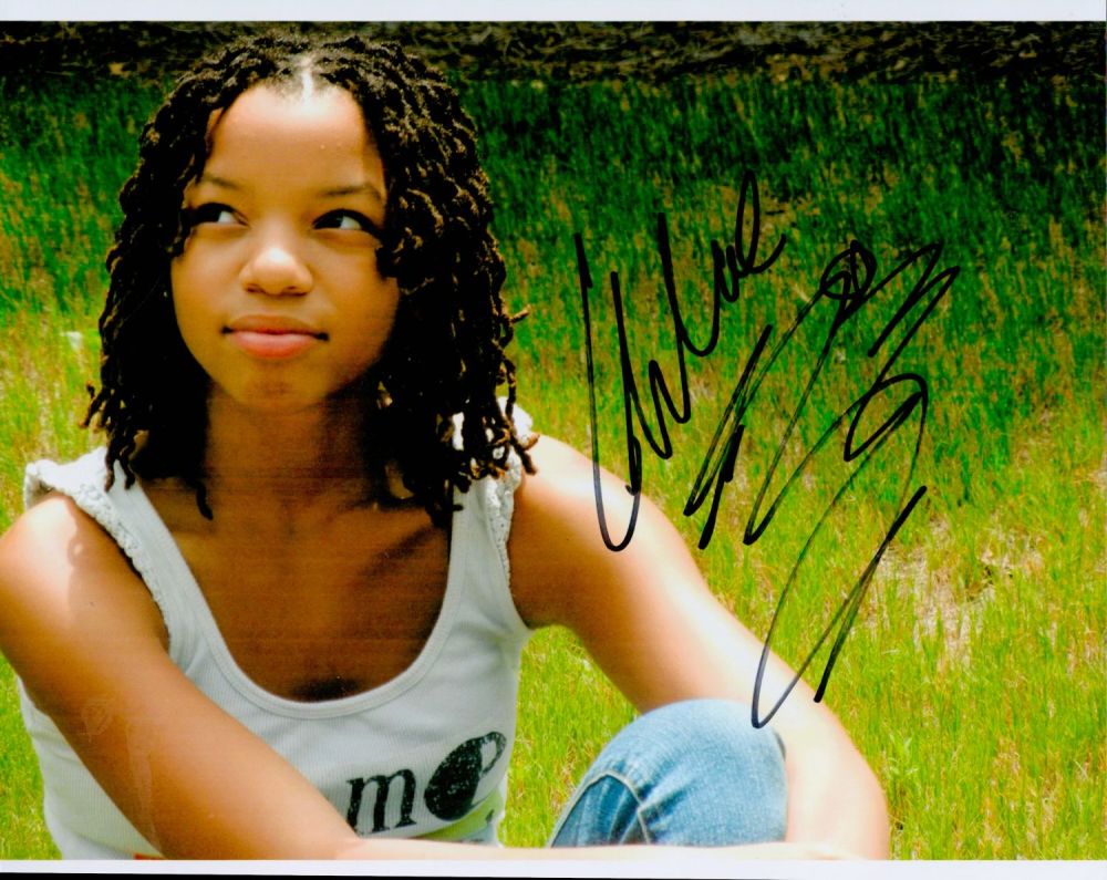 Lot 474: Chloe Bailey signed 10x8 inch colour photo. Good...