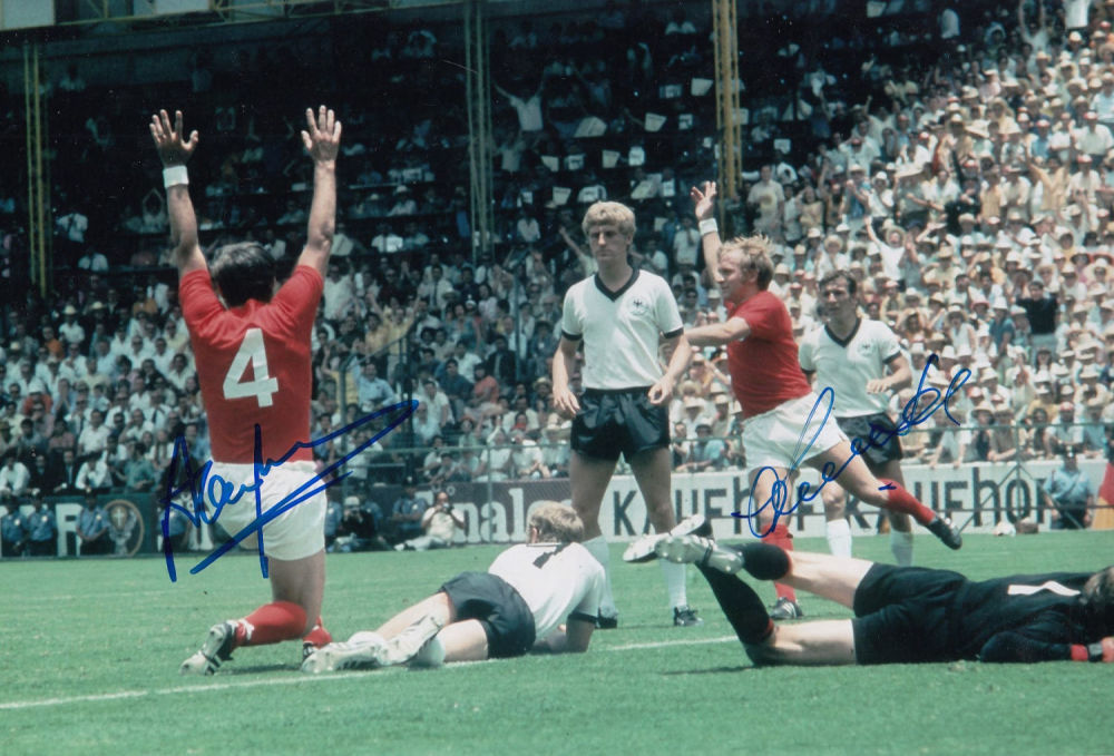 Lot 574: Football Autographed England 12 X 8 inch Photo:...