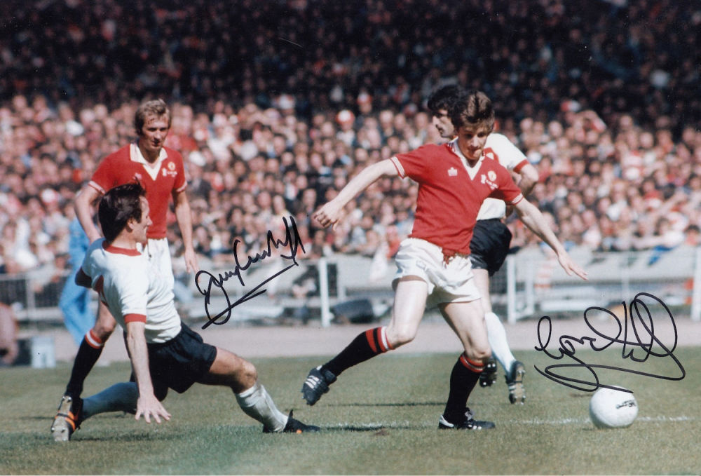 Lot 586: Football Autographed Man United 12 X 8 inch...