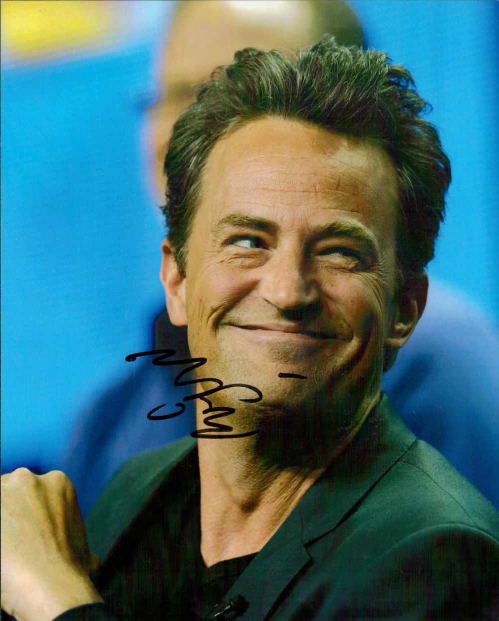 Lot 744: Mathew Perry signed 10x8 inch colour photo. Matthew...