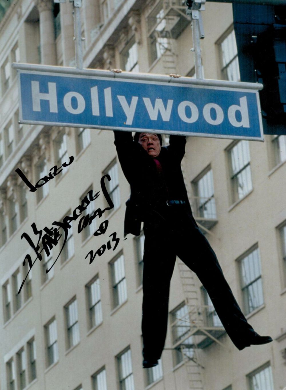Lot 747: Hollywood Star Jackie Chan Signed 16 x 12...