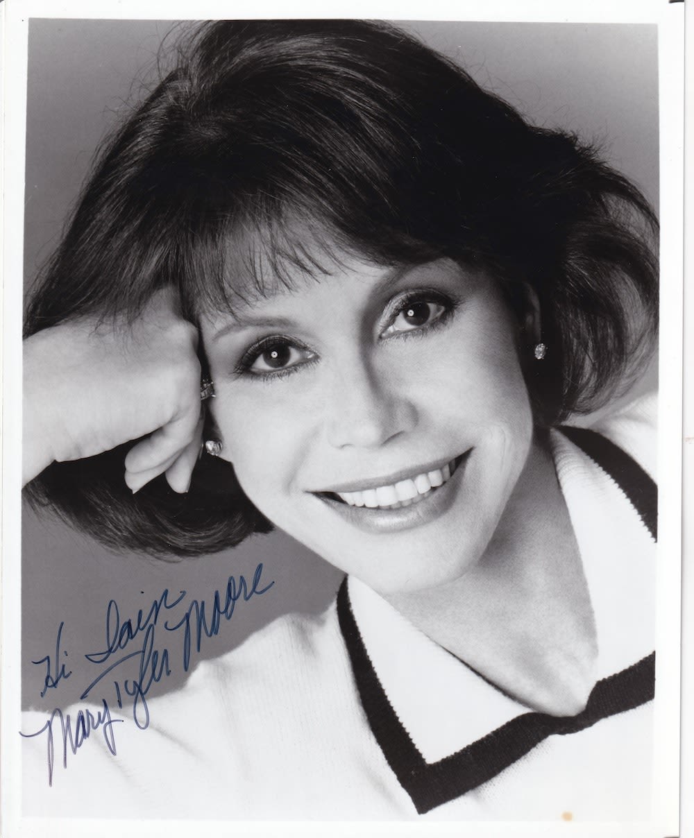 Lot 68: Mary Tyler Moore, American Actress Signed 10x8 inch...