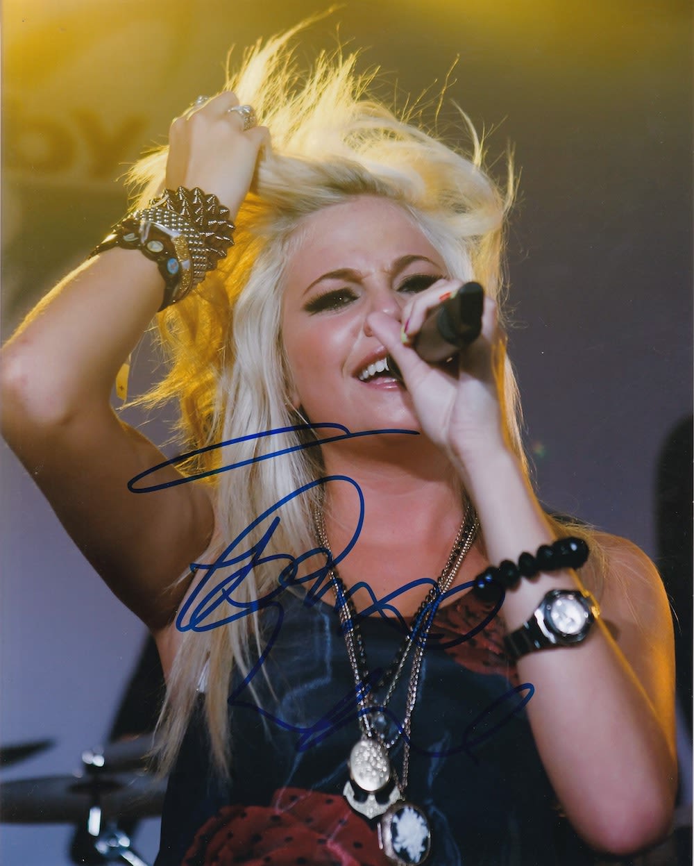 Lot 152: Pixie Lott, Chart Topping Singer signed 10x8 approx...