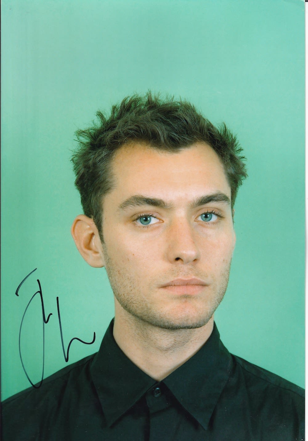Lot 220: Jude Law, Great British Actor, signed 10x8 approx...