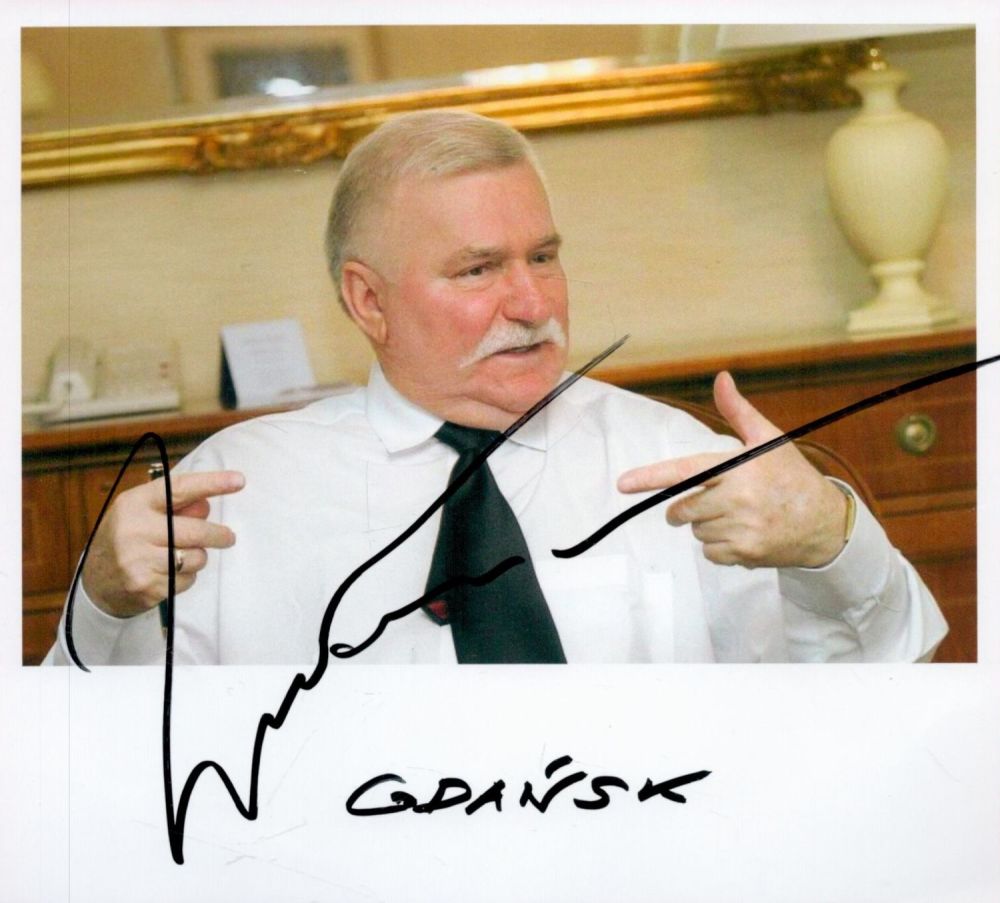 Lot 230: LECH WALESA Signed 6 x 6 inch Colour...