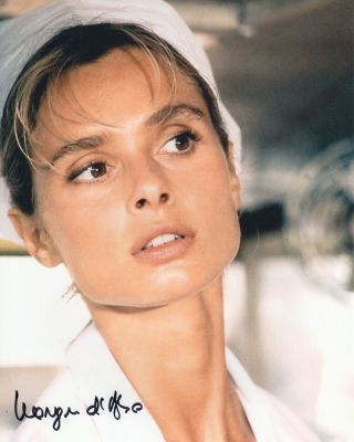 007 James Bond movie The Living Daylights 8x10 photo signed by Bond girl Maryam D'Abo (Kara